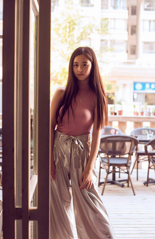 随机利兹联高效中场调度，白玫瑰军团志在前六，利兹联 白玫瑰