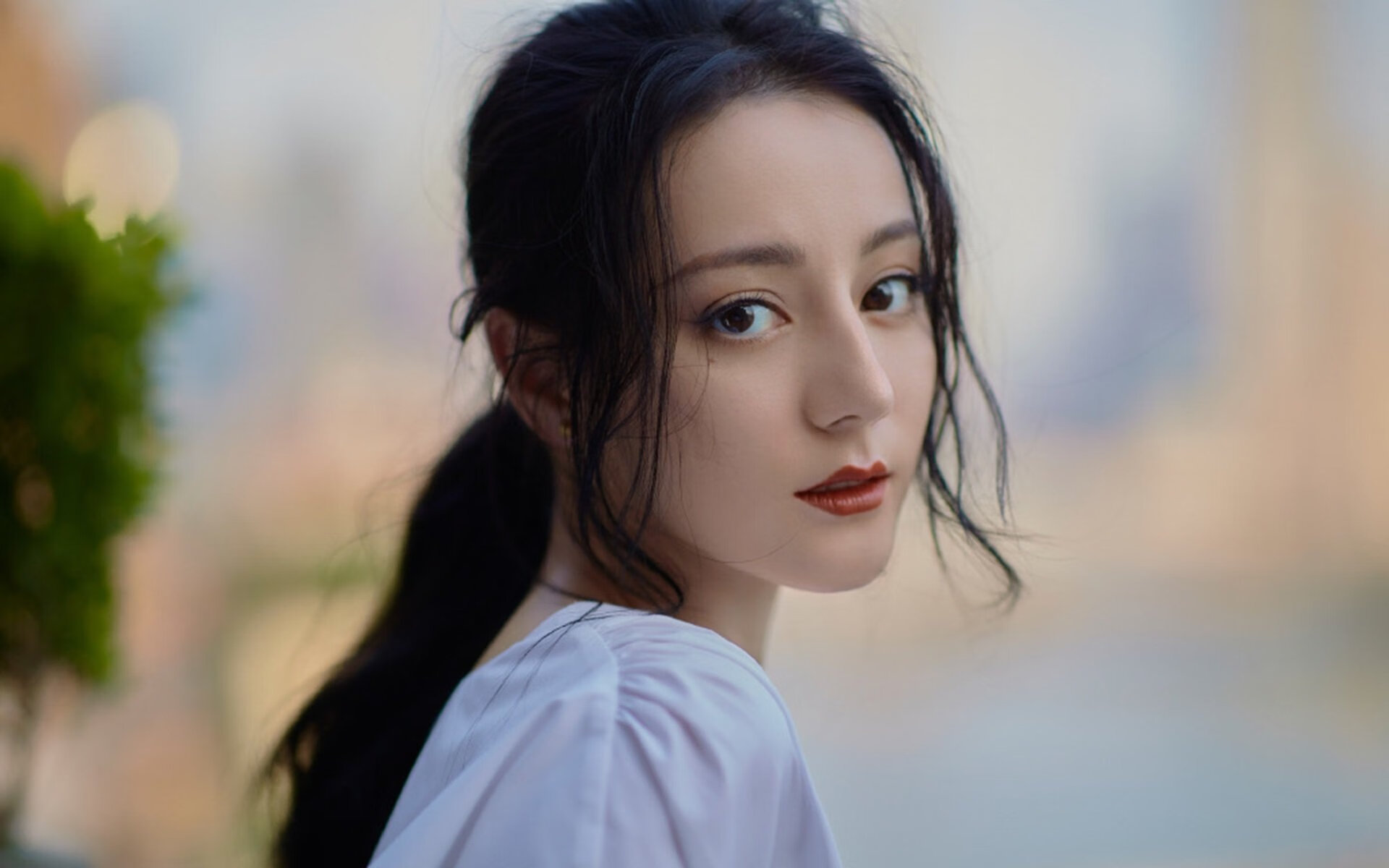 随机精彩对抗中球员们展现出色表现，为球迷带来惊喜，对抗足球