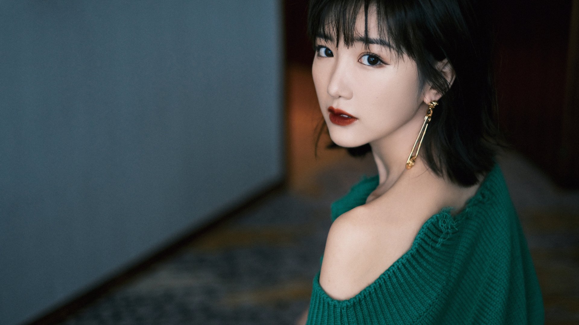 随机足球运动推广是否受限于场地使用政策，足球推广渠道