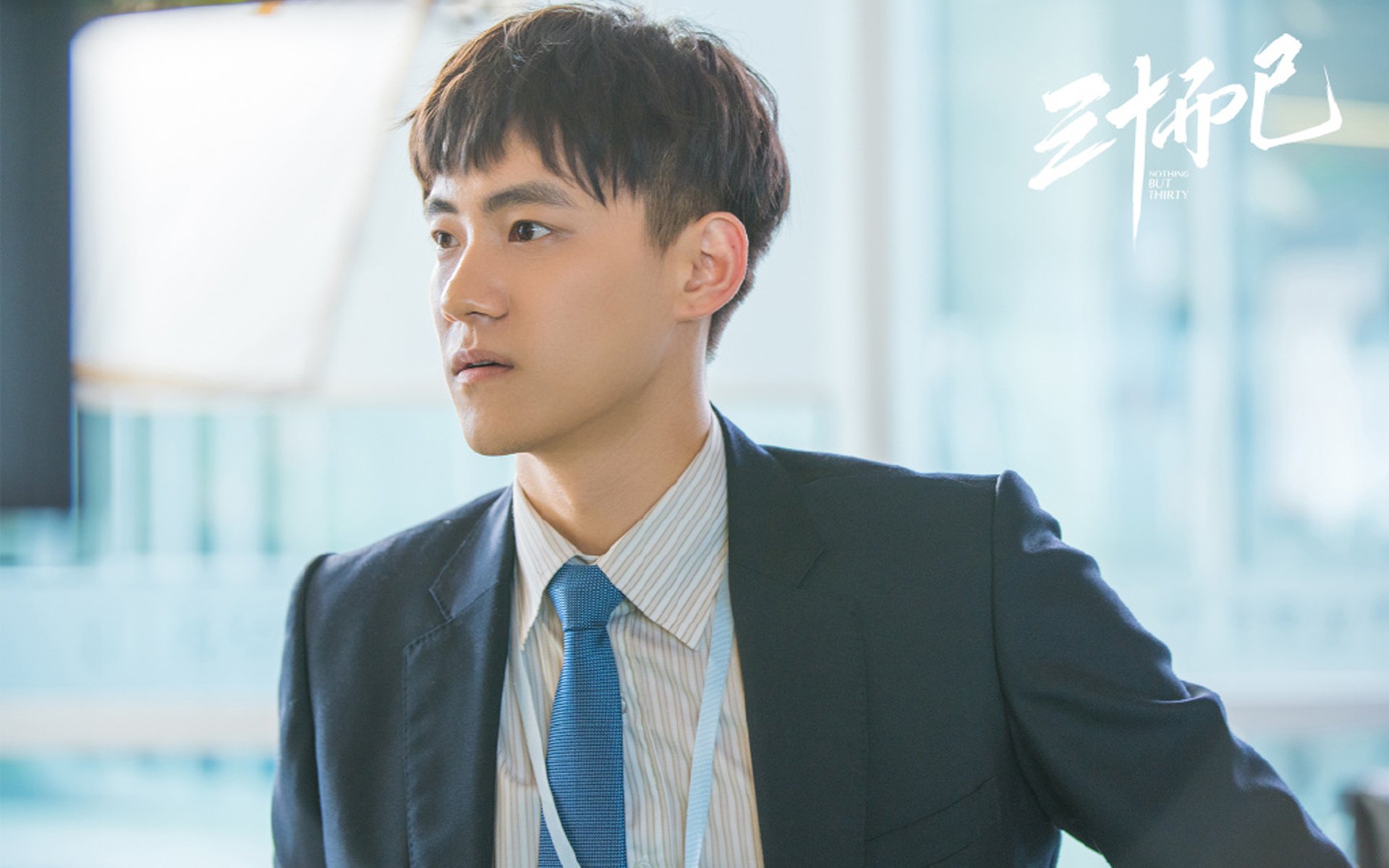 随机高水平的足球赛事让球迷们沉浸在激烈角逐中，高水平足球比赛