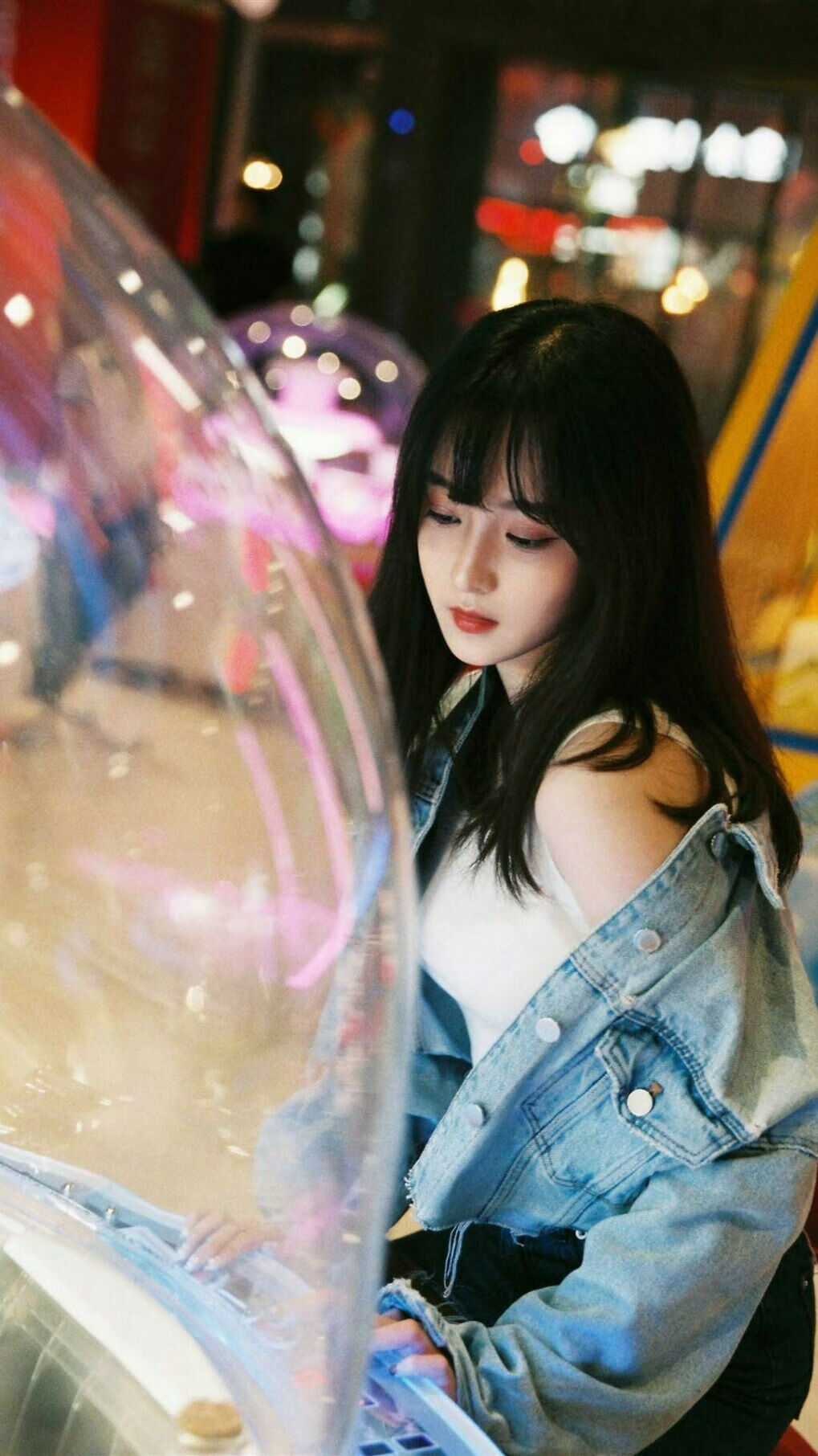 勇士主帅带队观看经典比赛强化战术意识,勇士主场震撼开幕