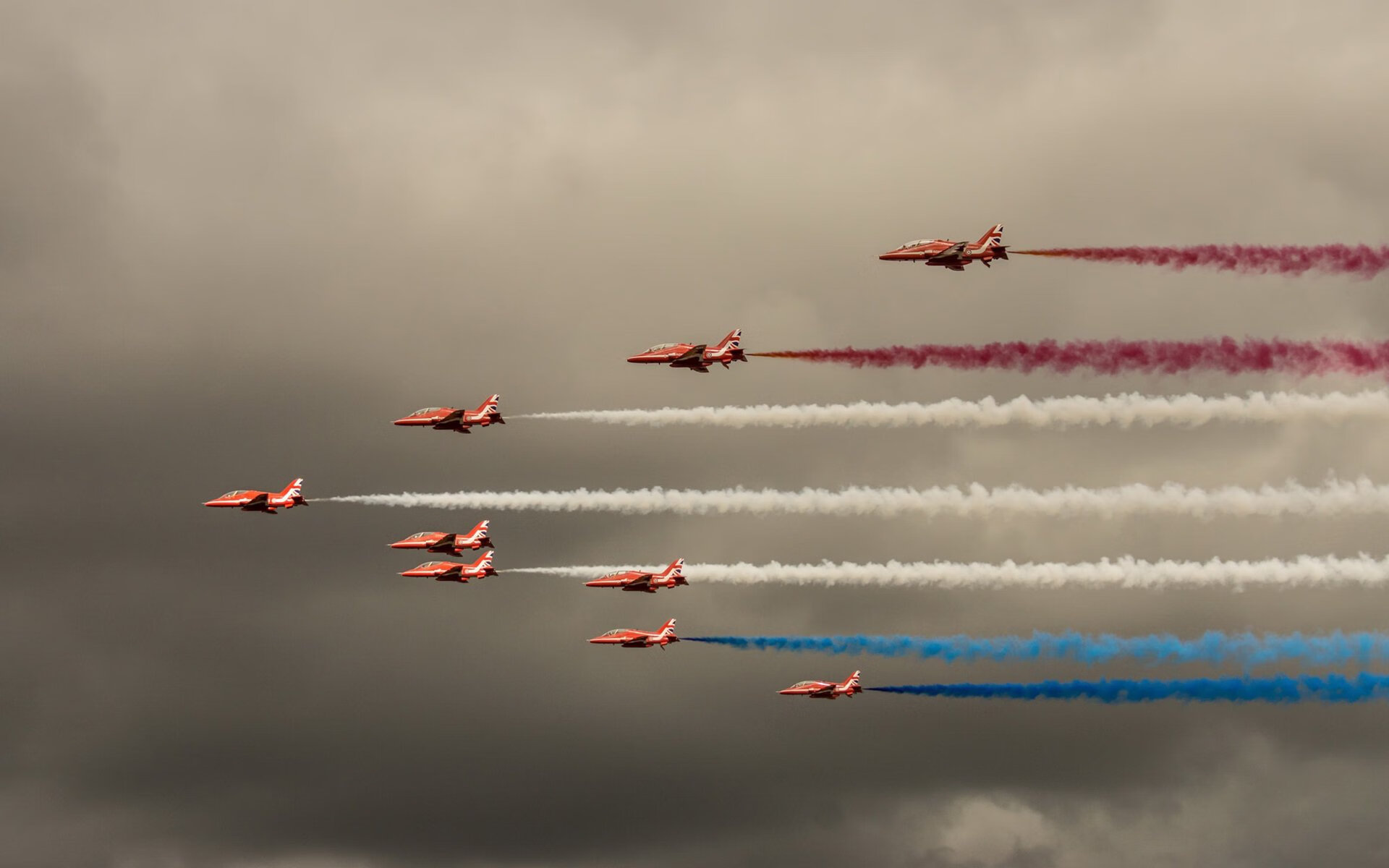 英超球员的公益慈善活动,英超各个球队赞助商
